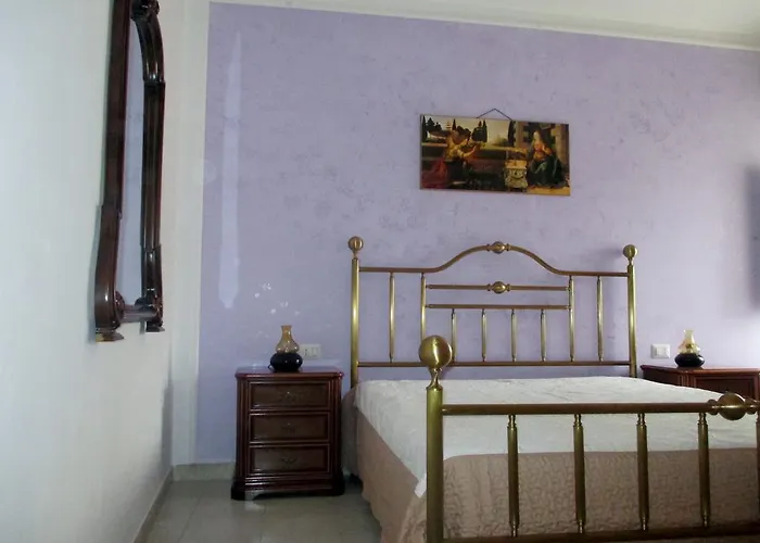 Chiesa Diruta Feriehus