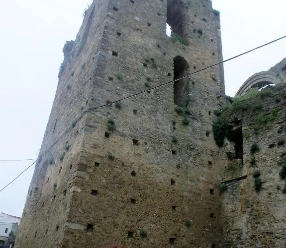 Chiesa Diruta Feriehus Grottole